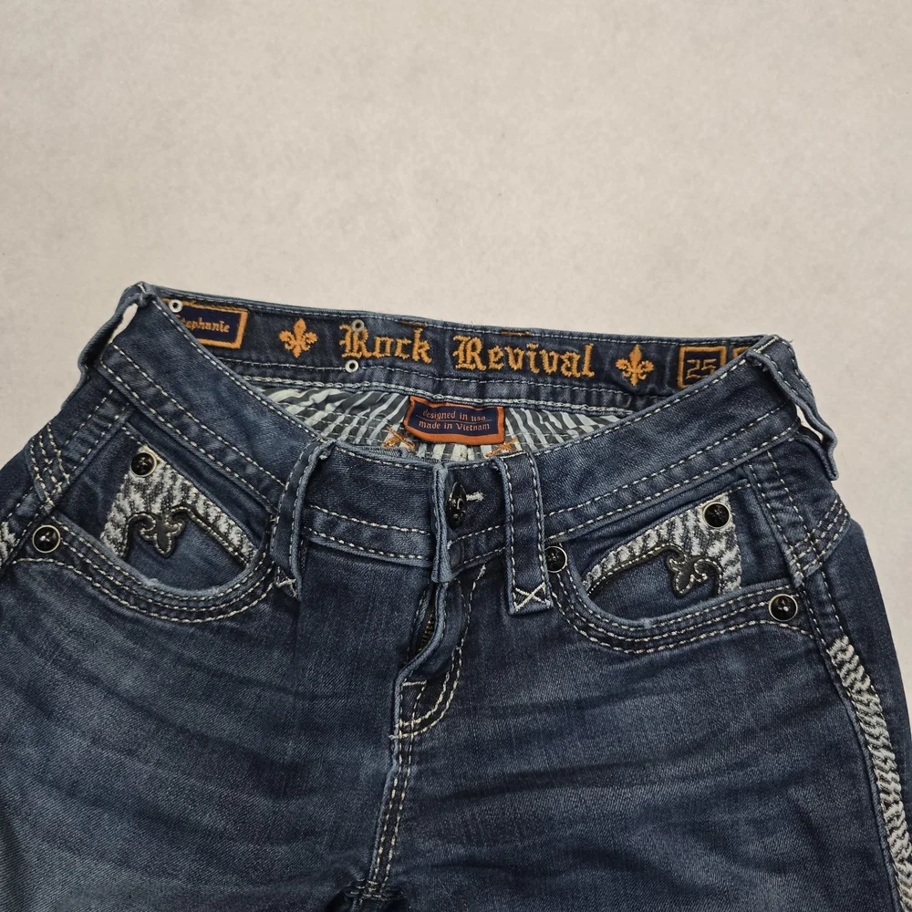 Rock Revival Stephanie Capri Jeans Blue Distressed Rhinestone Fleur De‎ Lis 25